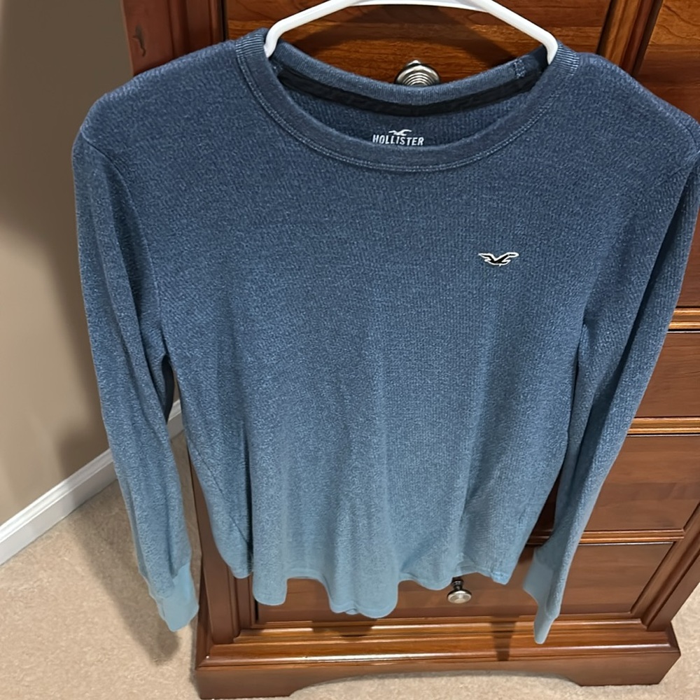 Hollister Blue Shirt, gradient blue, dark on top to light on bottom, size medium - Picture 3 of 8